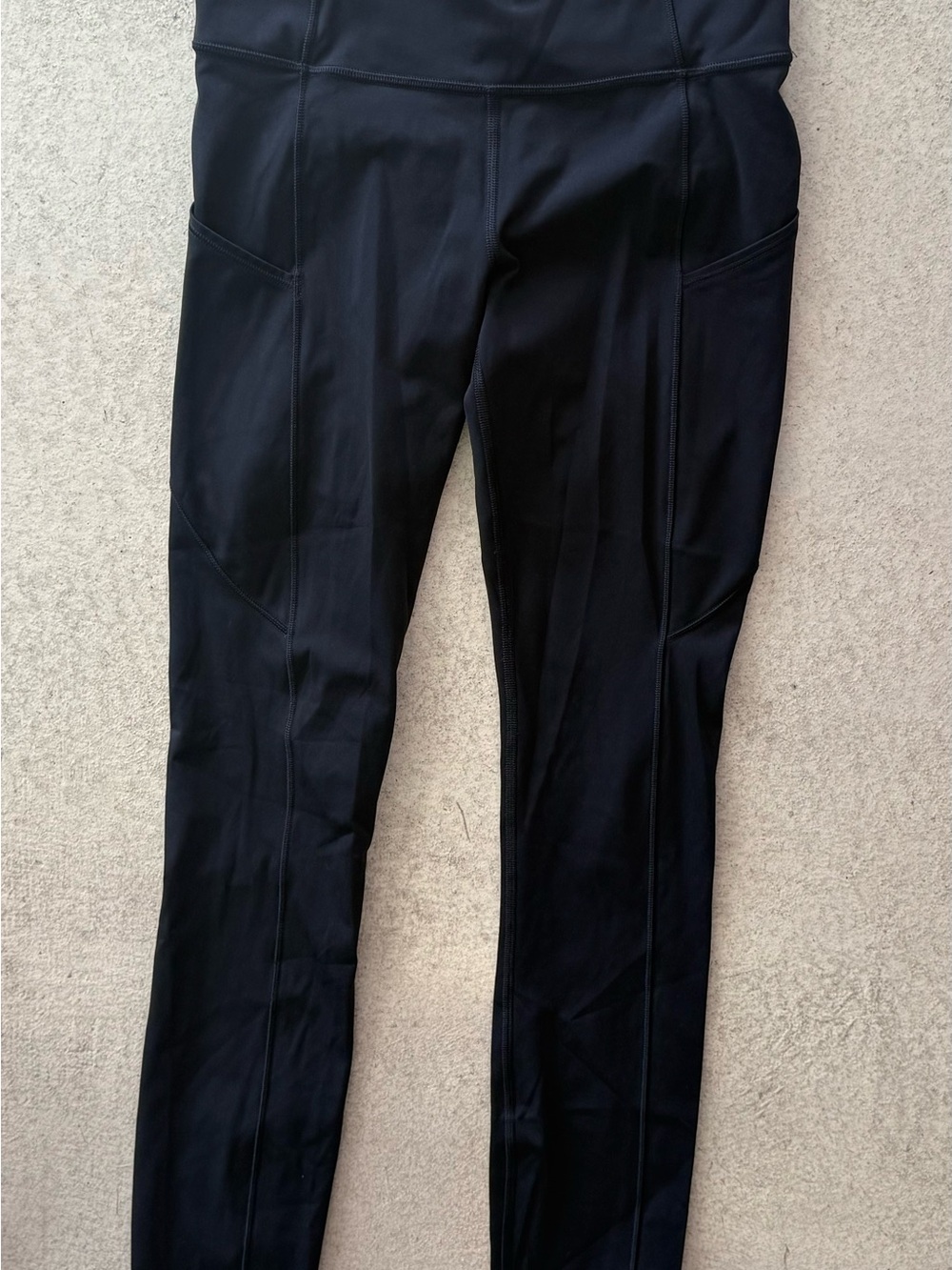 Lululemon women’s black leggings Sz 4